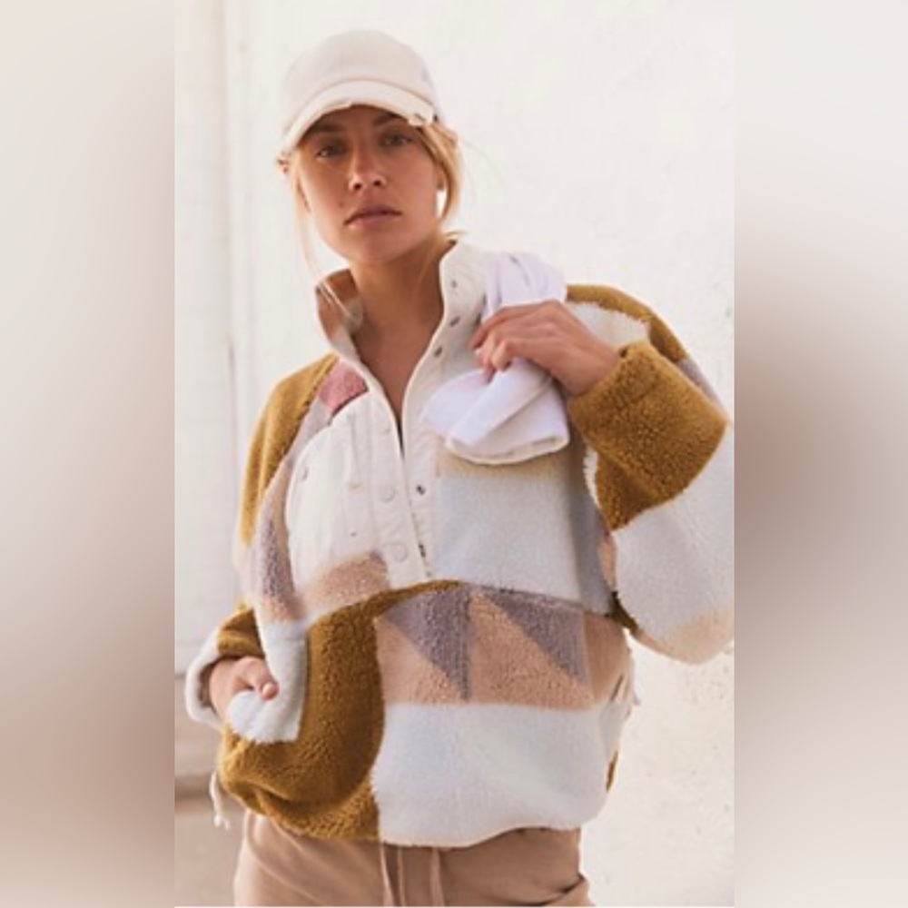 FP Movement FREE PEOPLE Hit the slopes fleece Sherpa pullover Light Snow…